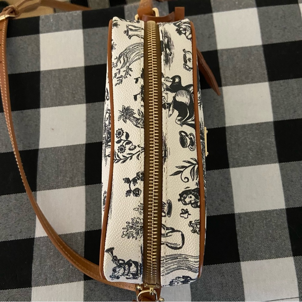 Alice in Wonderland 2022 Crossbody Bag - Picture 5 of 16